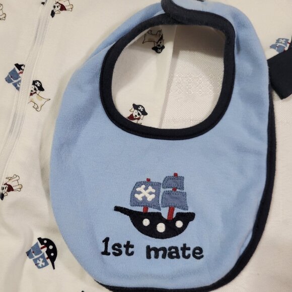Gymboree Tiny Pirates NWT 0-3 month sleeper & socks, Used Bib. Mixed Bin Z34 - Picture 4 of 7